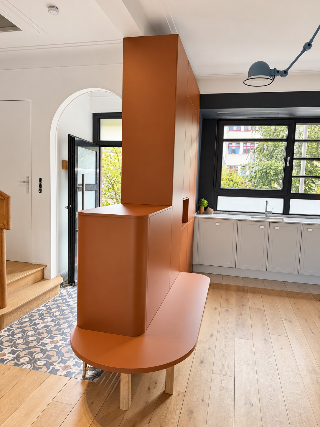 Rangements & courbes terracotta — Esch-sur-Alzette · Luxembourg