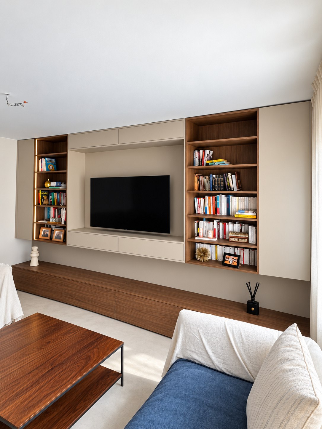 Meuble TV & bibliothèque — vue 3